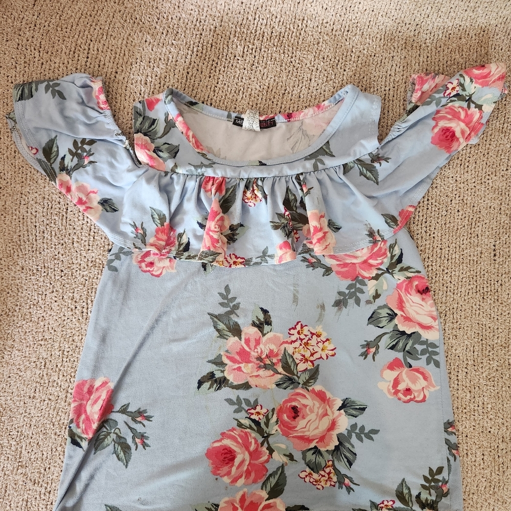 Blue floral top